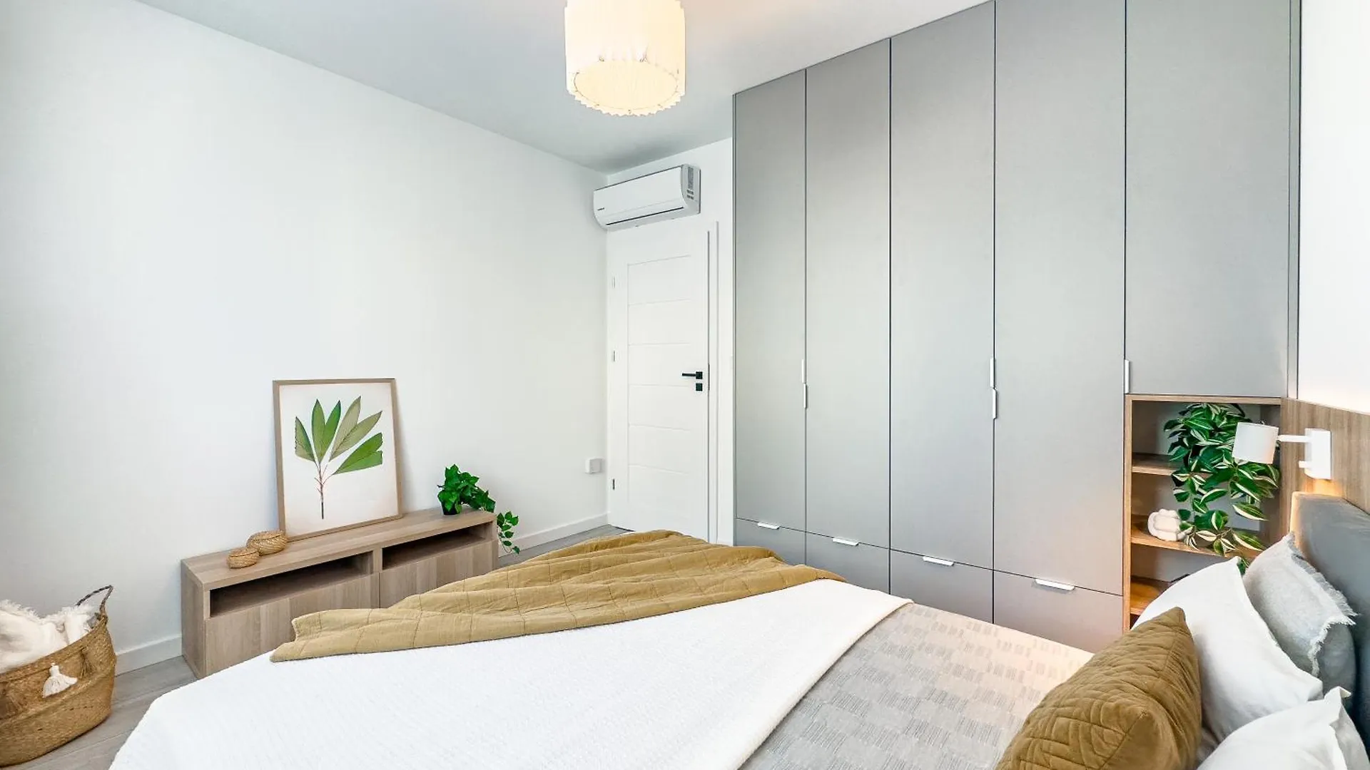 Krakowska Oaza Komfortu - Apartament Premium Z Garazem 0*, Krakow Poland